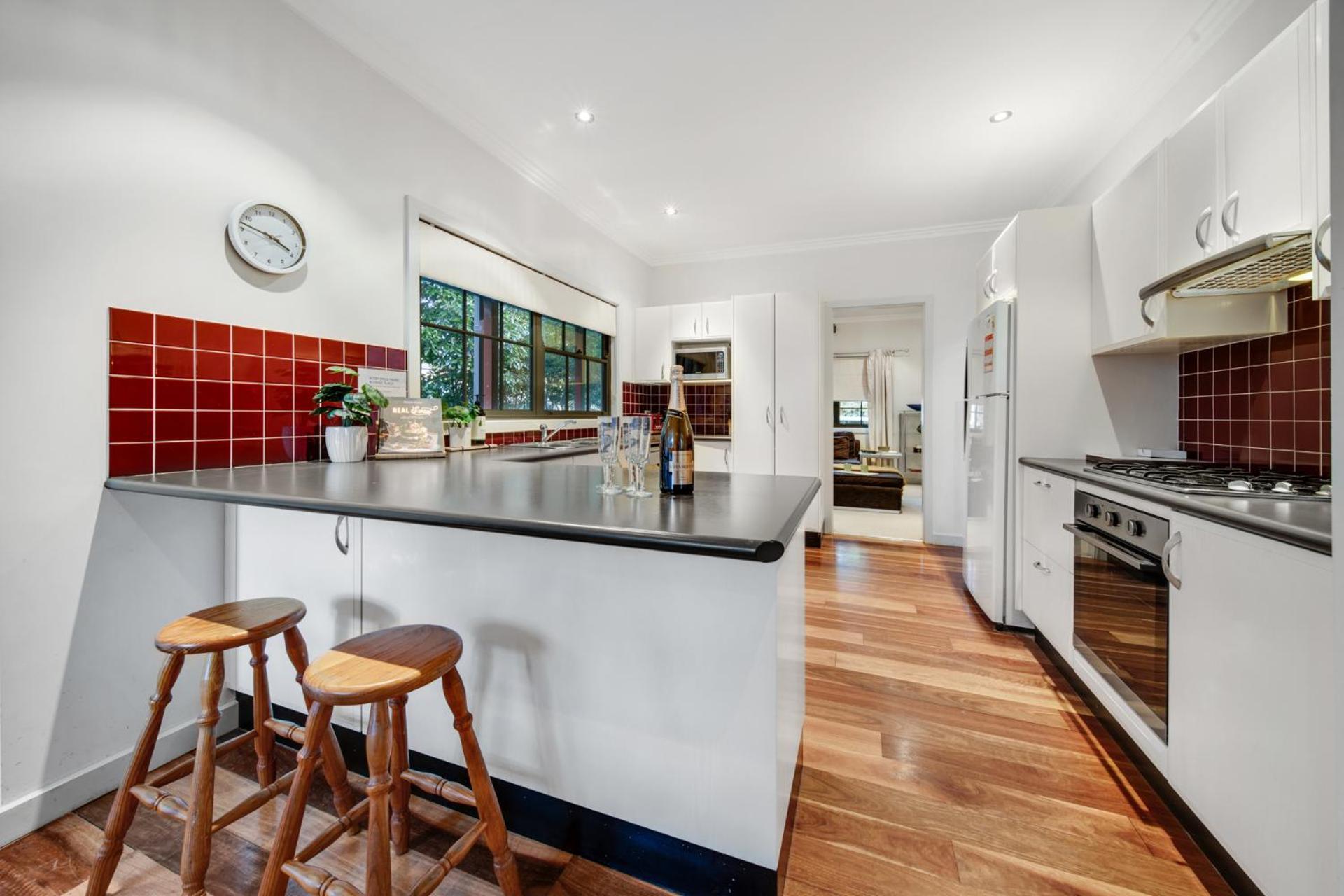 Whispering Pines Cottages Wentworth Falls Room photo