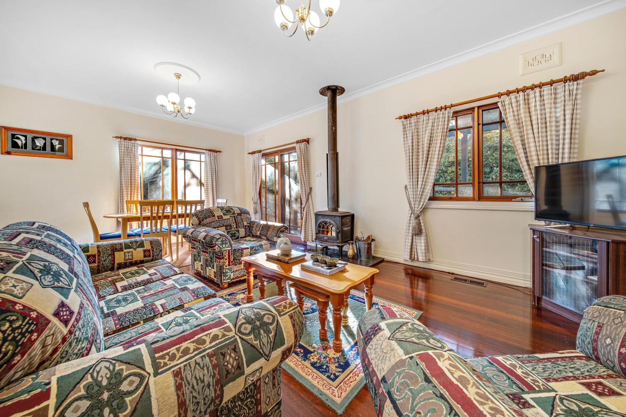 Whispering Pines Cottages Wentworth Falls Room photo